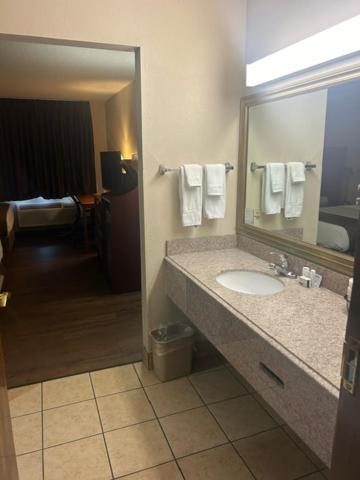 Baymont By Wyndham Battle Creek/I-94 Ξενοδοχείο Εξωτερικό φωτογραφία